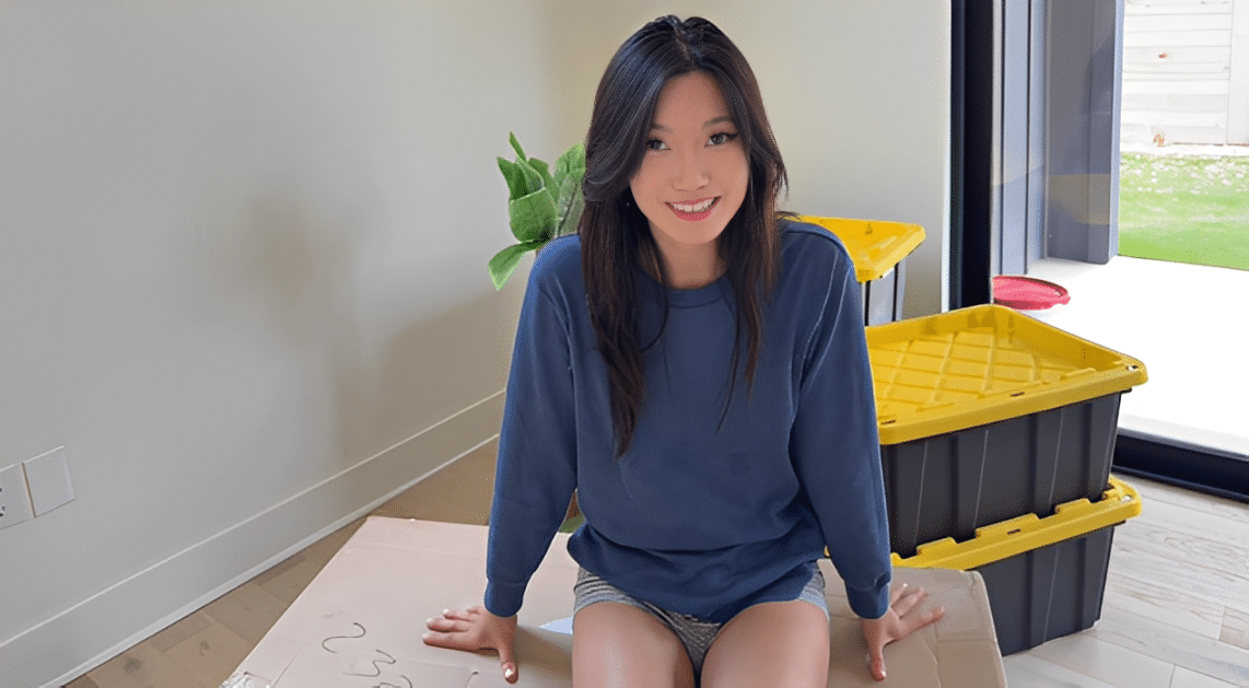 หนังโป๊ฝรั่ง สาวข้างบ้าน Cute Asian girl next door lets me